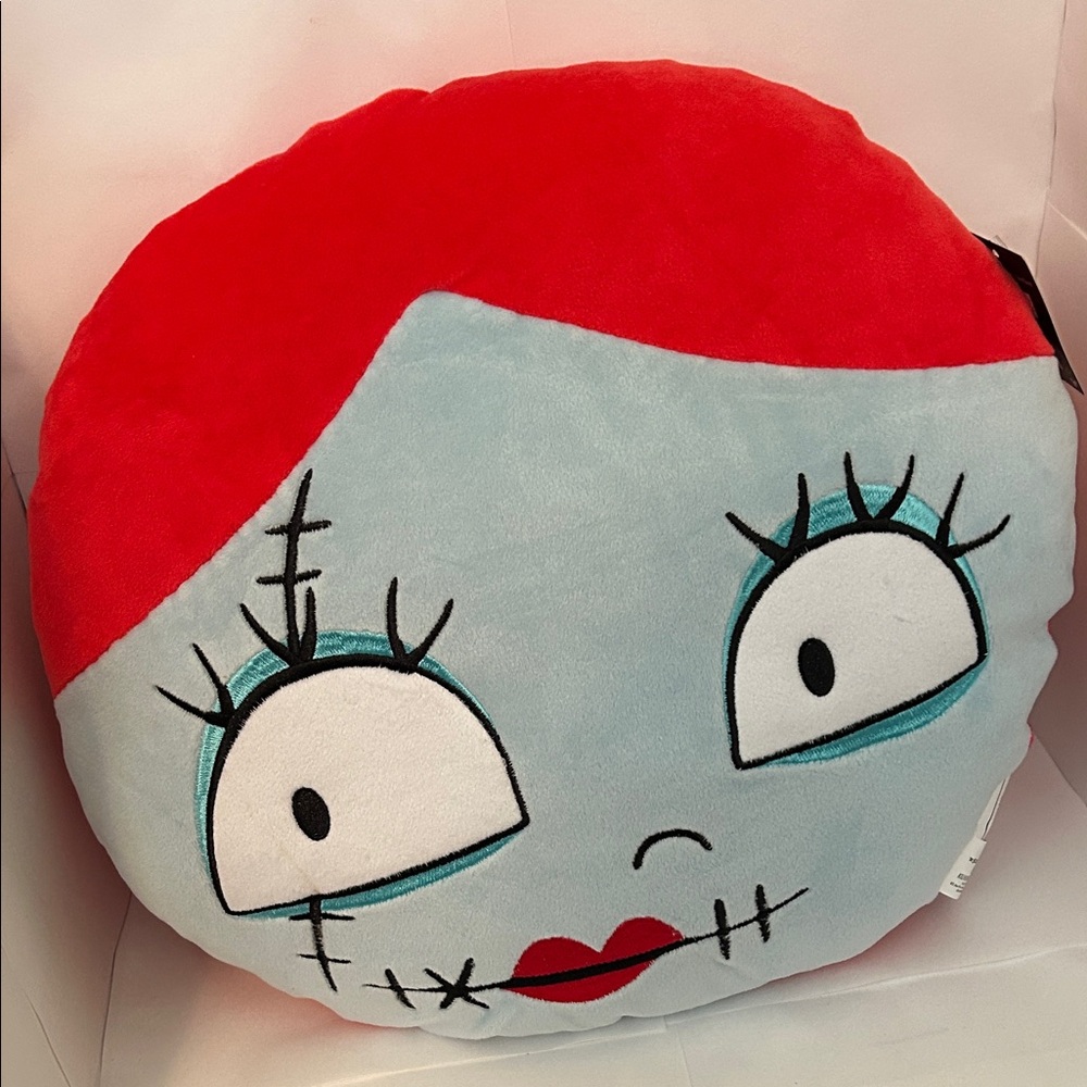 (NWT) Nightmare before christmas pillow
